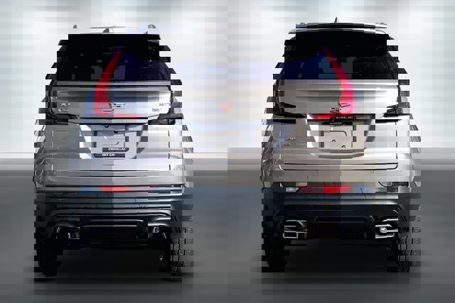 Used 2023 Cadillac XT4 Luxury w/ Cold Weather Package image 3