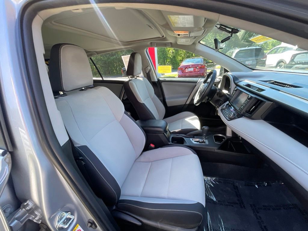 Used 2016 Toyota RAV4 XLE AWD/4WD image 17