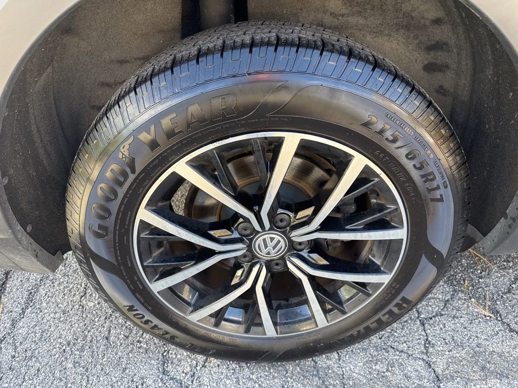 Used 2021 Volkswagen Tiguan SE image 10