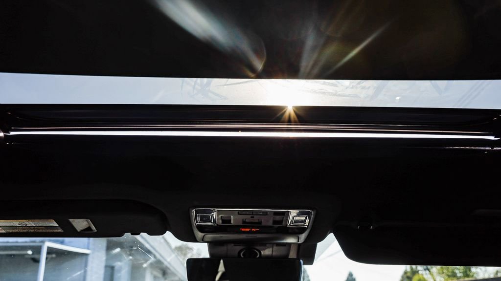 Used 2024 Toyota Grand Highlander AWD Hybrid image 17