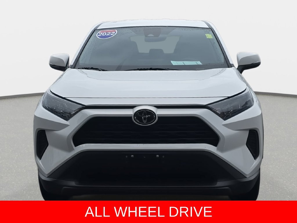 Used 2022 Toyota RAV4 LE AWD/4WD image 2