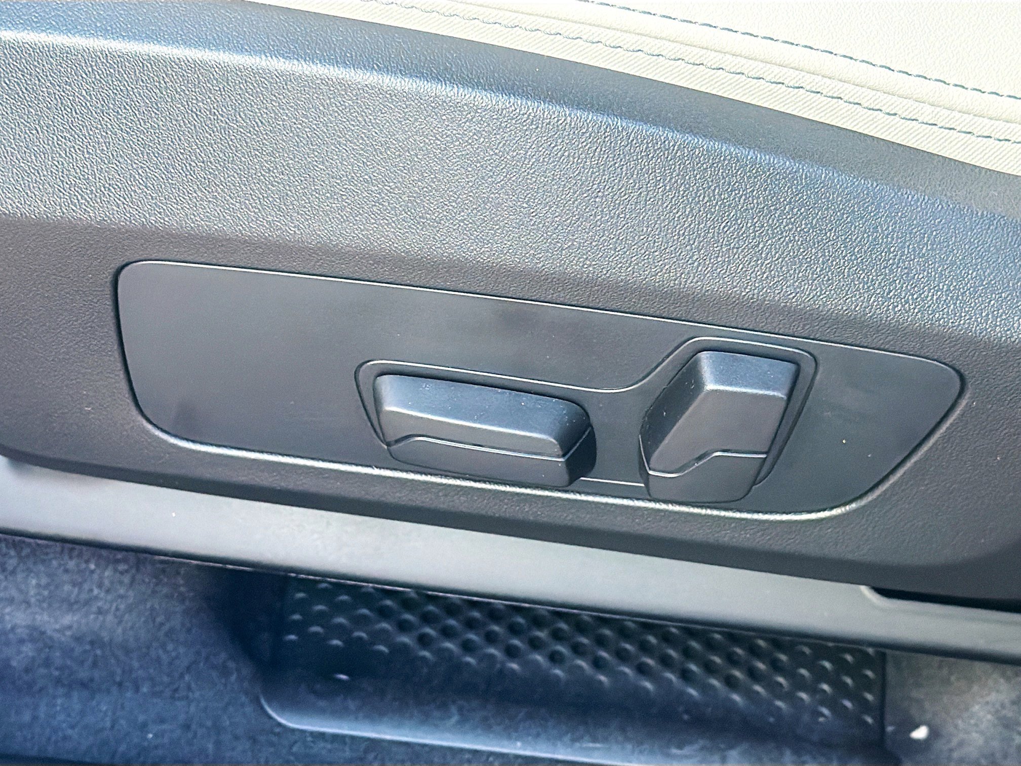 New 2026 BMW X1 xDrive28i w/ Convenience Package image 25