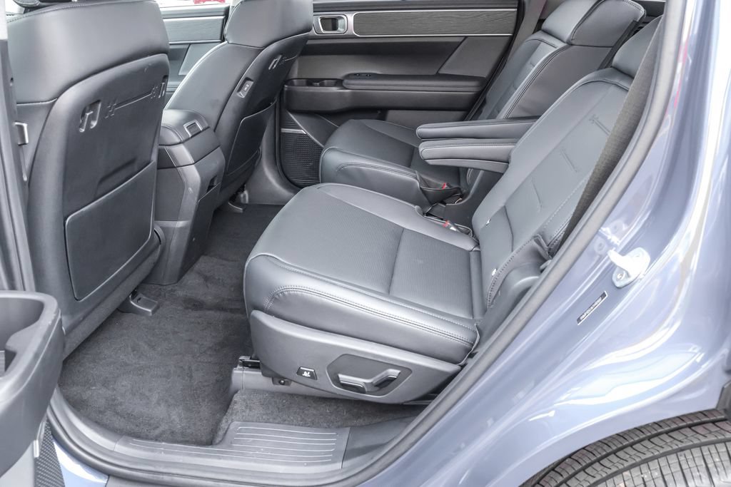 Certified 2026 Hyundai Santa Fe Limited AWD/4WD image 29