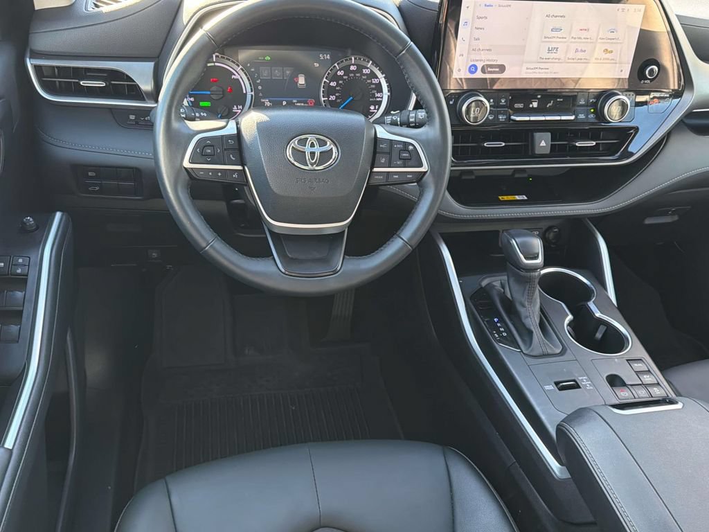 Certified 2025 Toyota Highlander XLE AWD/4WD image 9