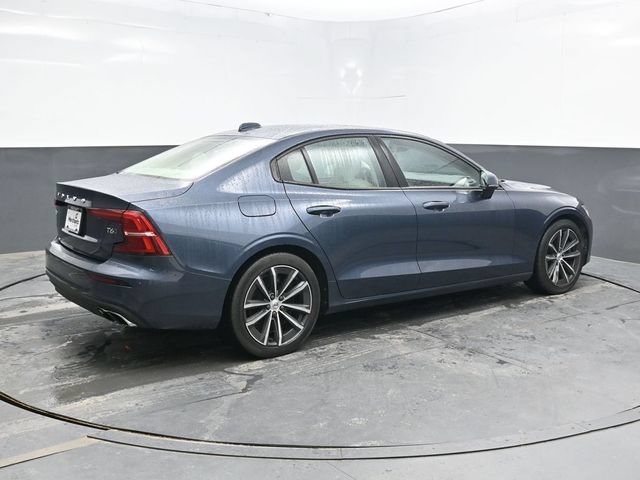 Used 2021 Volvo S60 T6 Momentum AWD/4WD image 7