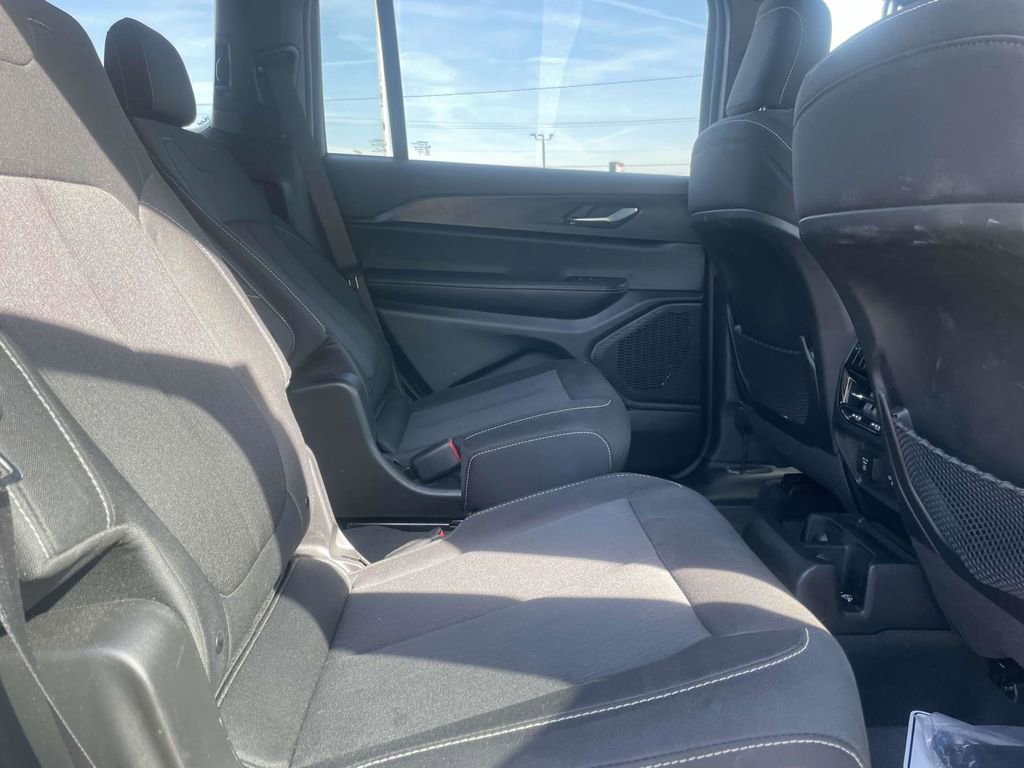 Certified 2025 Jeep Grand Cherokee L Laredo w/ Luxury Tech Group I image 18