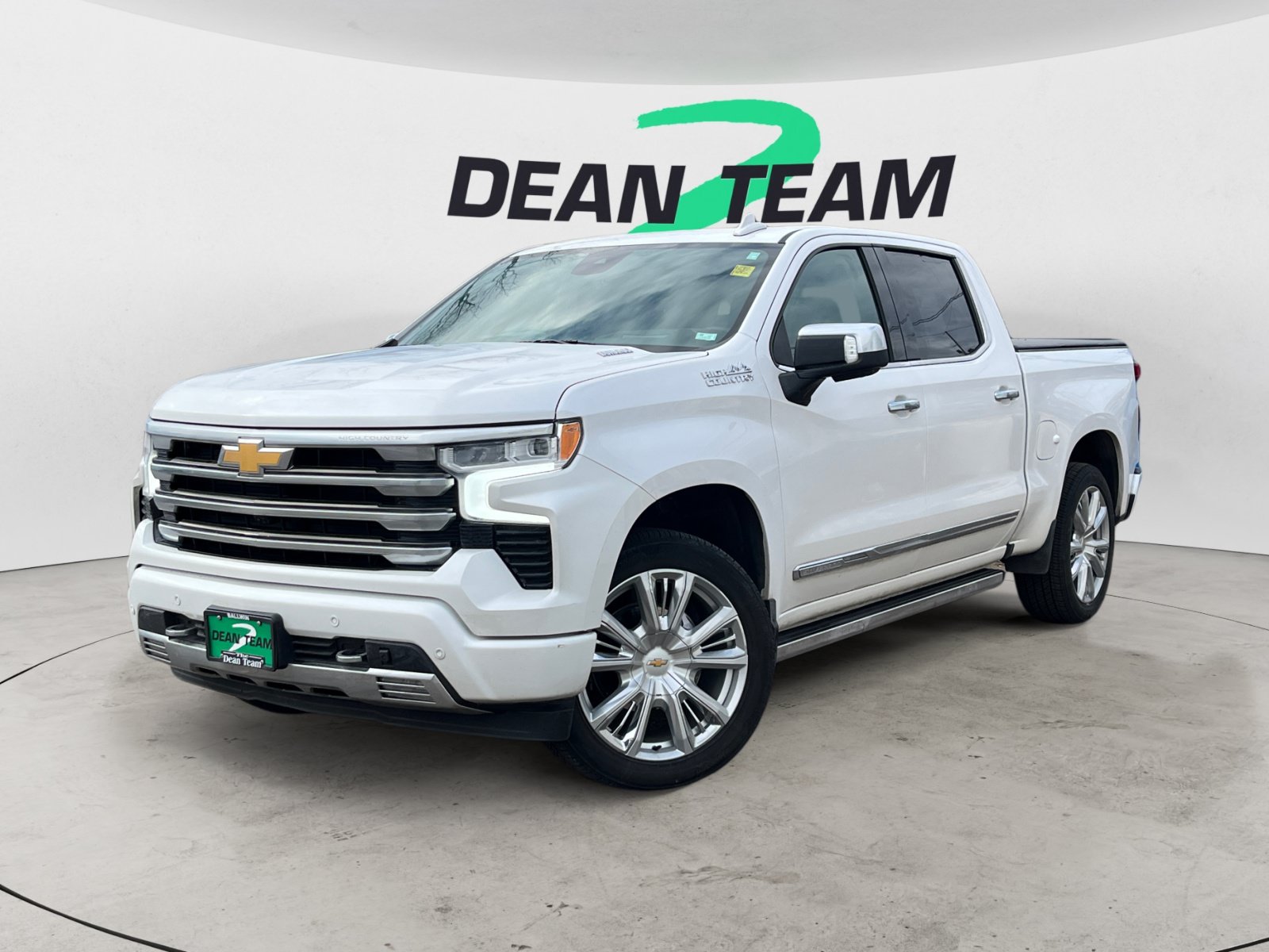 Used 2024 Chevrolet Silverado 1500 High Country w/ High Country Premium Package AWD/4WD image 3