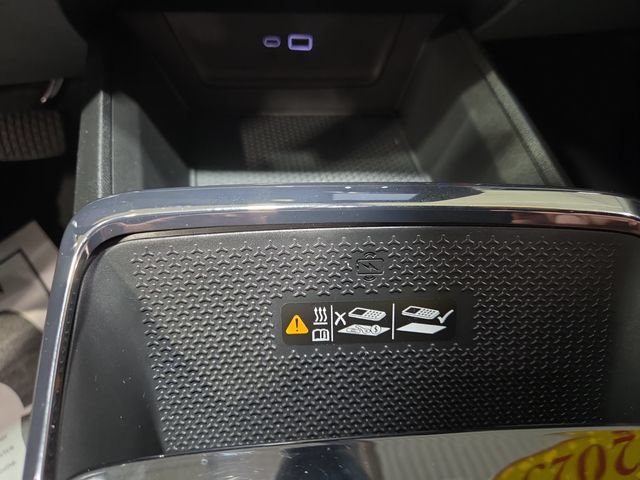 Used 2025 Chevrolet Equinox RS w/ Safety and Technology Package AWD/4WD image 20