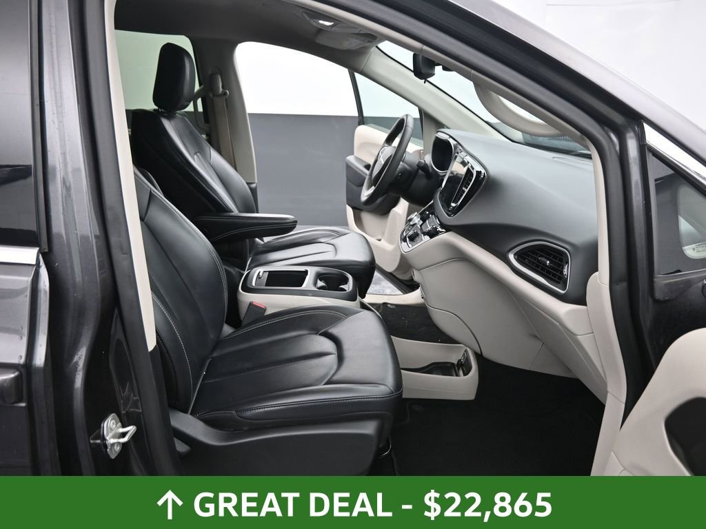 Used 2023 Chrysler Pacifica Touring-L image 48