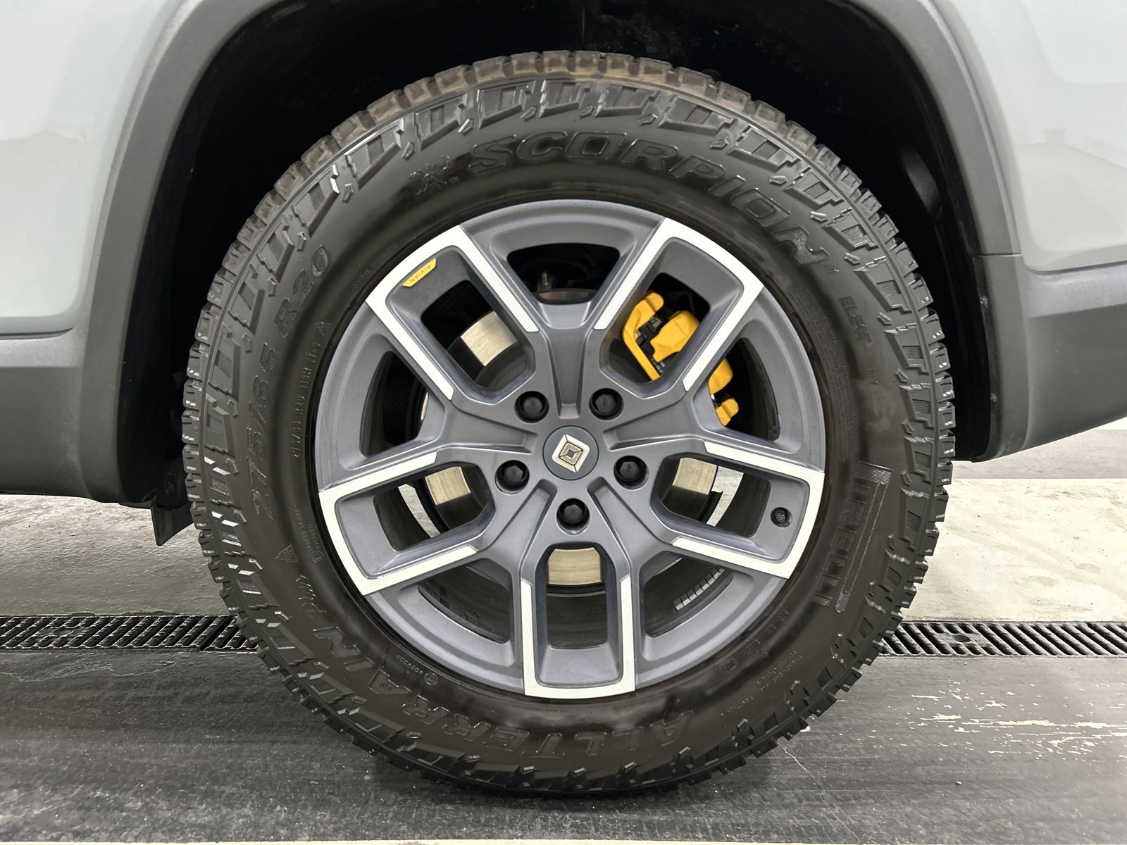 Used 2023 Rivian R1S Adventure AWD/4WD image 10