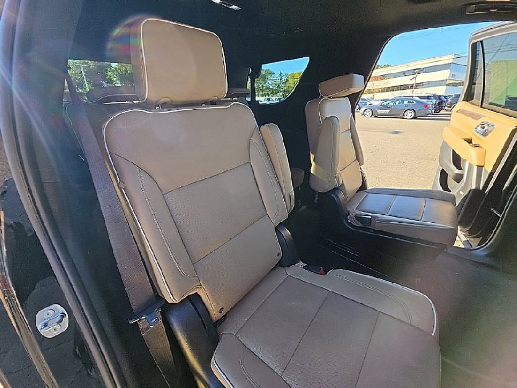 Used 2023 Chevrolet Tahoe Premier AWD/4WD image 34