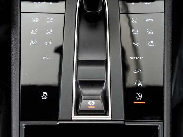 Used 2024 Porsche Macan image 21