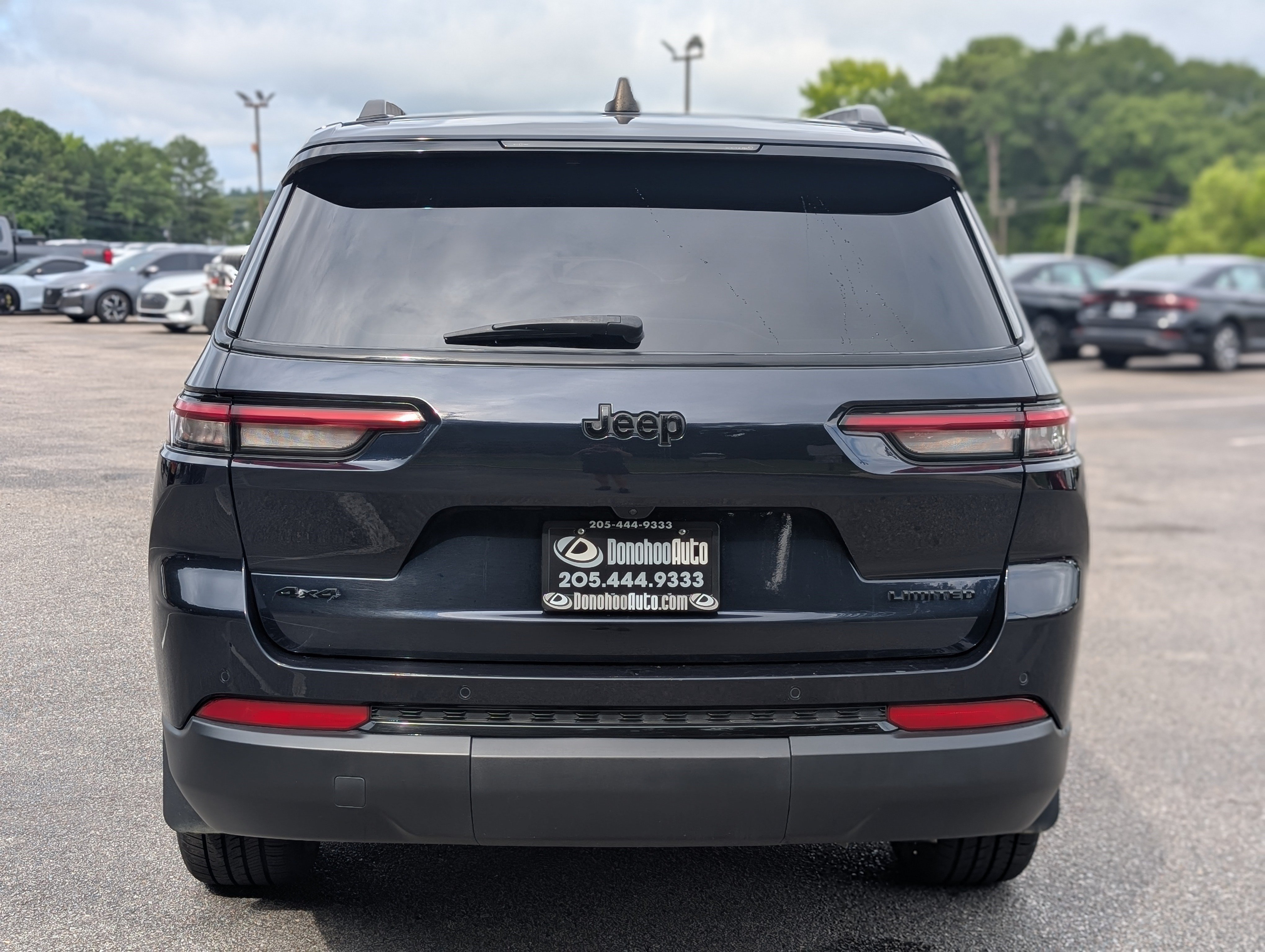 Used 2024 Jeep Grand Cherokee L Limited w/ Black Appearance Package AWD/4WD image 8