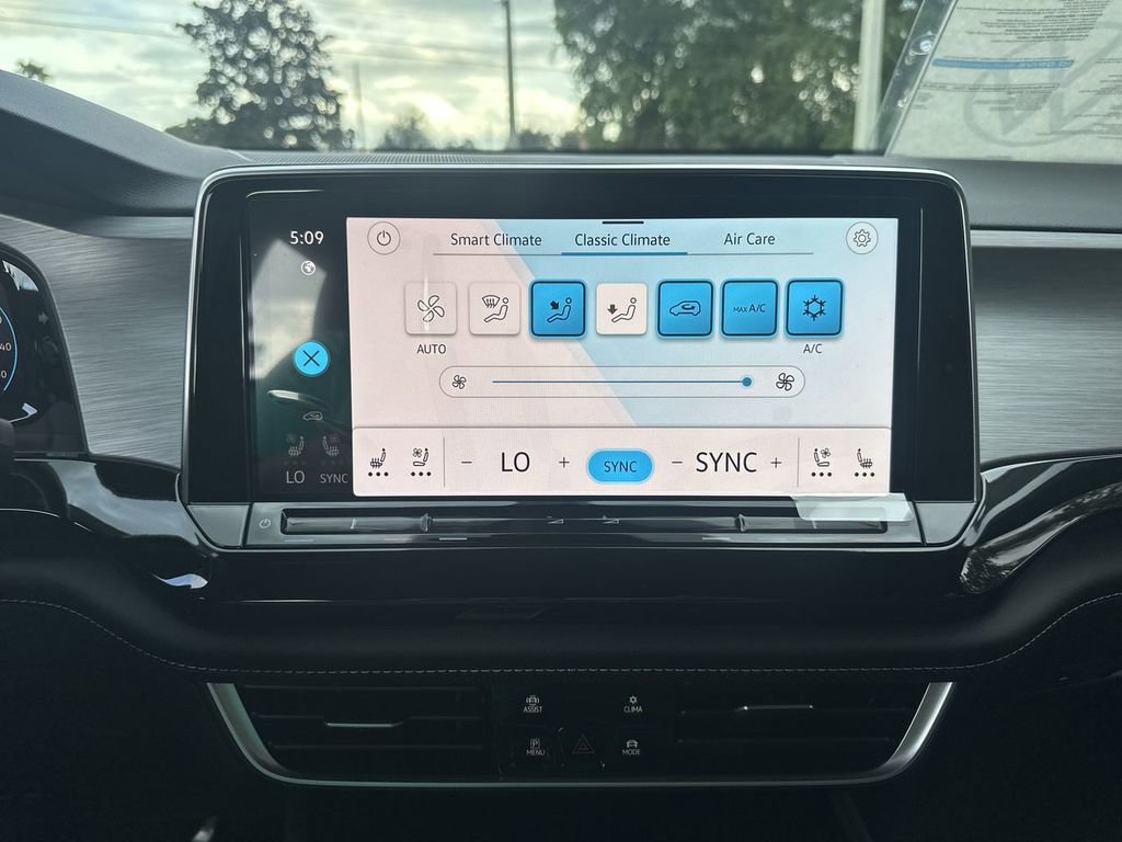 New 2026 Volkswagen Atlas Cross Sport SE image 19