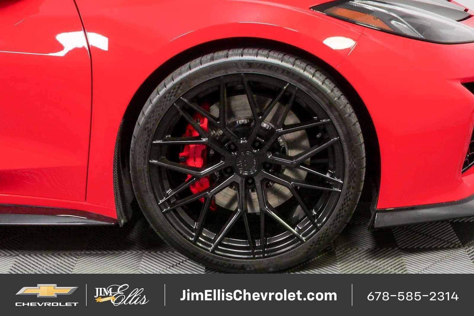 Used 2024 Chevrolet Corvette Z06 w/ Chrome Exterior Badge Package RWD image 34