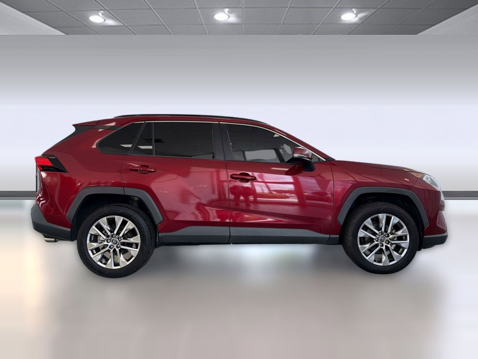 Used 2019 Toyota RAV4 XLE Premium FWD image 8