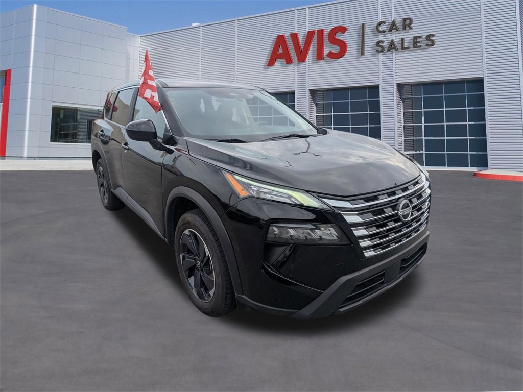 Used 2024 Nissan Rogue SV image 3