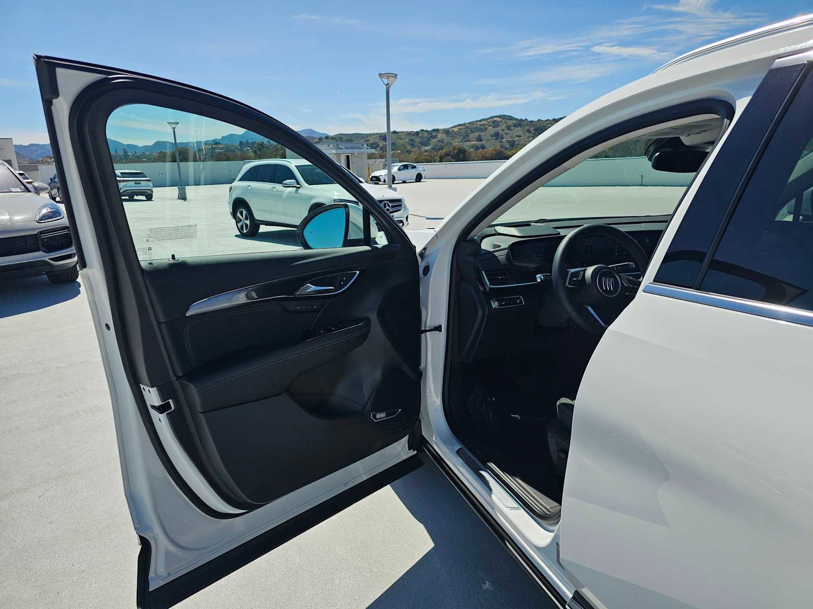 Used 2025 Buick Envision Preferred image 19