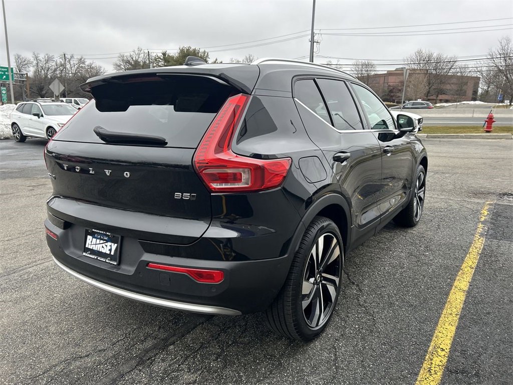 Certified 2025 Volvo XC40 B5 Plus w/ Climate Package image 8