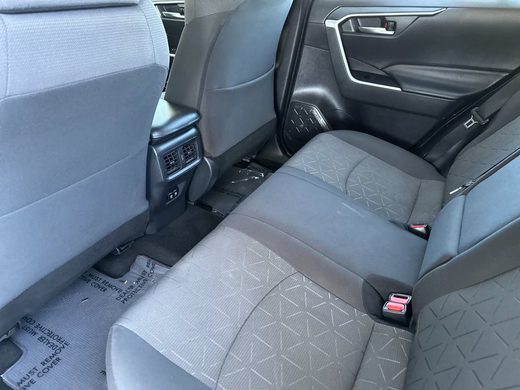 Used 2021 Toyota RAV4 XLE w/ Carpet Mat Package (TMS) FWD image 11
