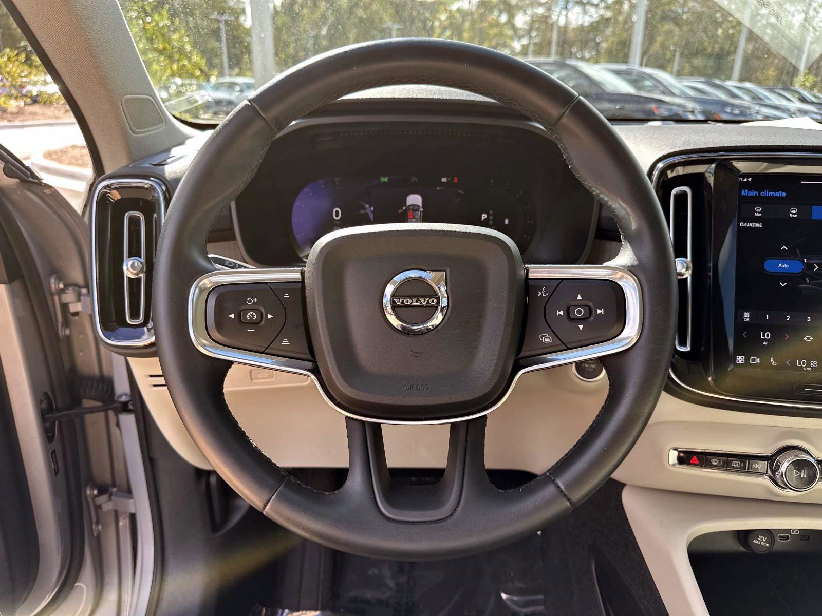 Certified 2023 Volvo XC40 B5 Plus image 26