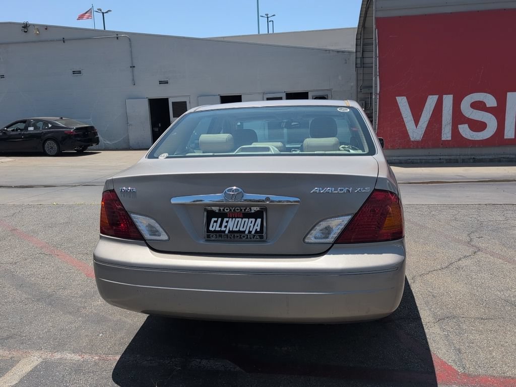 Used 2000 Toyota Avalon XLS FWD image 5