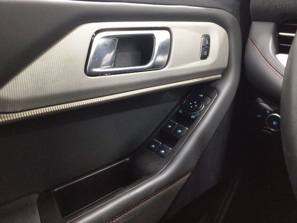Used 2025 Ford Explorer Active w/ Active Comfort Package image 16