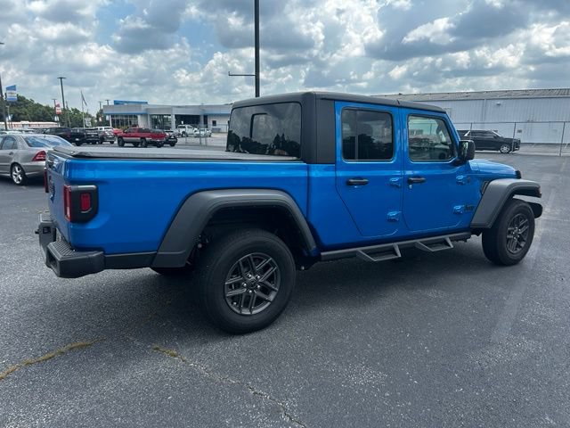 Used 2025 Jeep Gladiator Sport AWD/4WD image 4