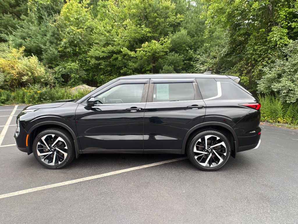 Used 2023 Mitsubishi Outlander SE AWD/4WD image 2
