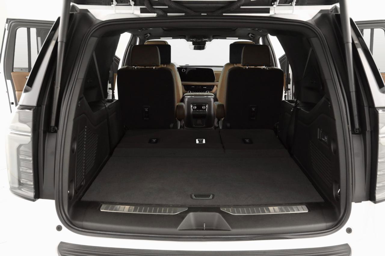 Used 2025 Chevrolet Suburban High Country image 29