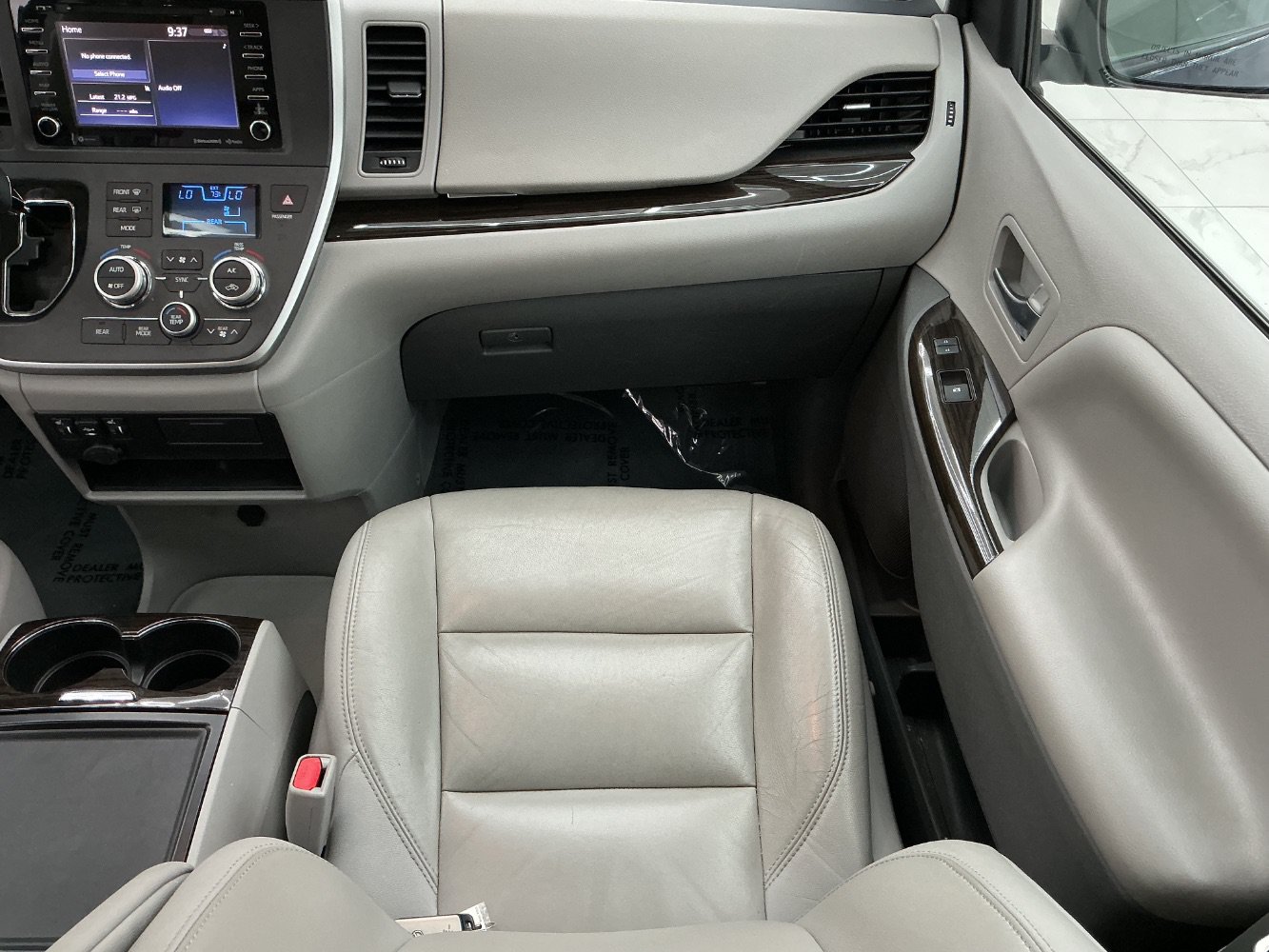 Used 2020 Toyota Sienna XLE AWD/4WD image 28