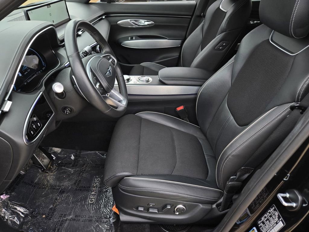 Used 2023 Genesis GV70 2.5T w/ Sport Prestige Package image 16