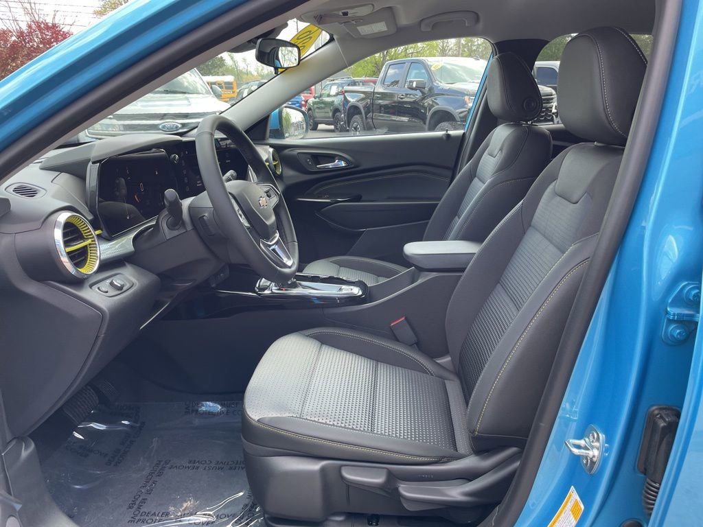 New 2026 Chevrolet Trax LT w/ Driver Confidence Package FWD image 4