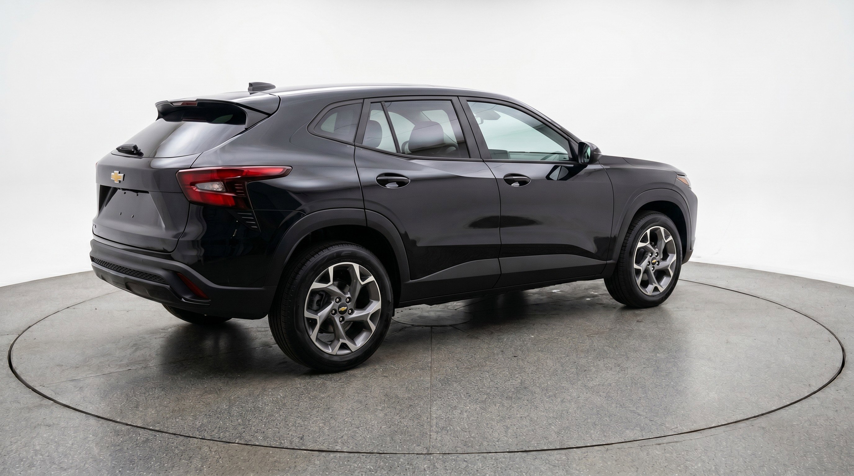 Used 2025 Chevrolet Trax LT FWD image 9