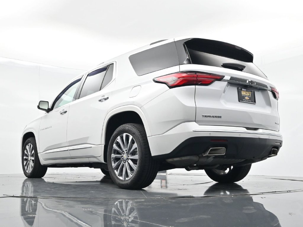Used 2023 Chevrolet Traverse Premier FWD image 31