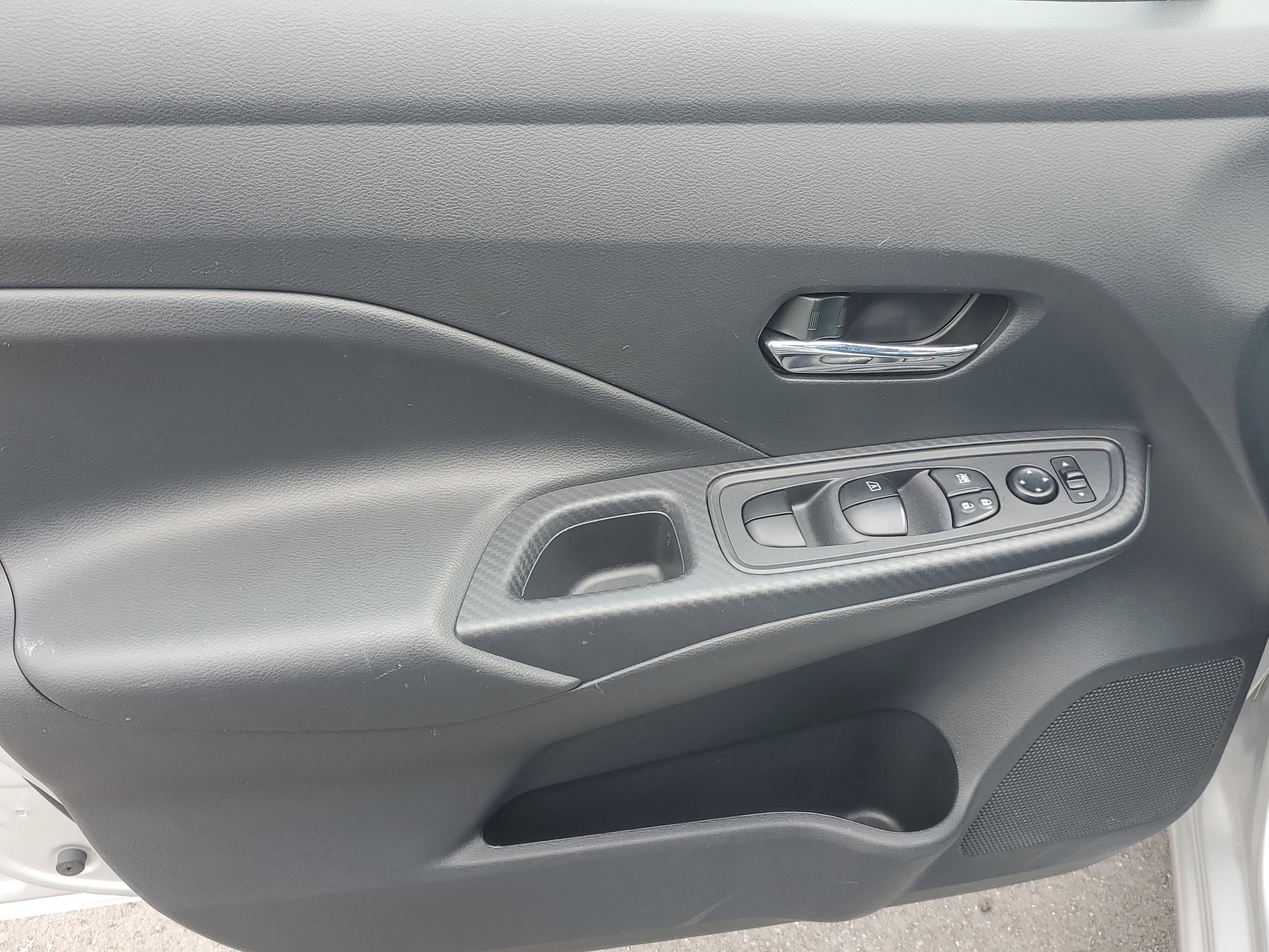 Used 2025 Nissan Versa SV FWD image 8