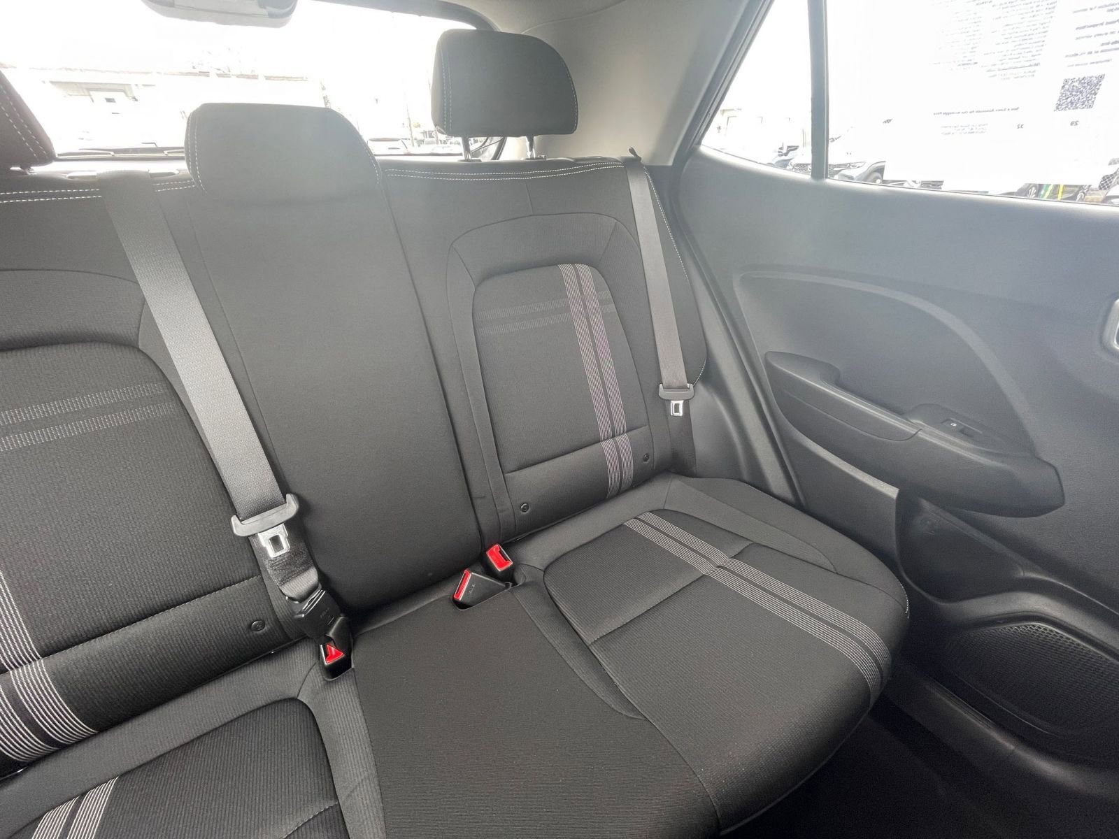 Used 2025 Hyundai Venue SEL image 32