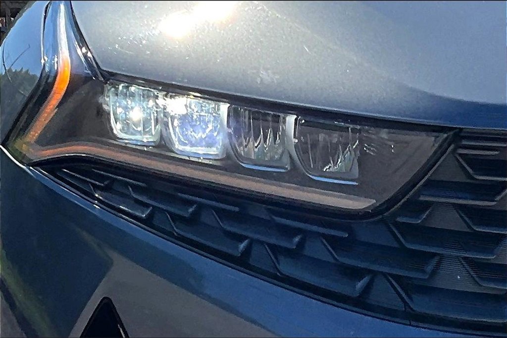 Used 2023 Kia K5 LXS image 28