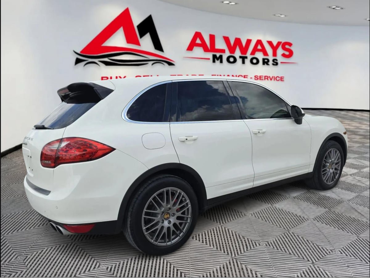 Used 2011 Porsche Cayenne Turbo AWD/4WD image 31