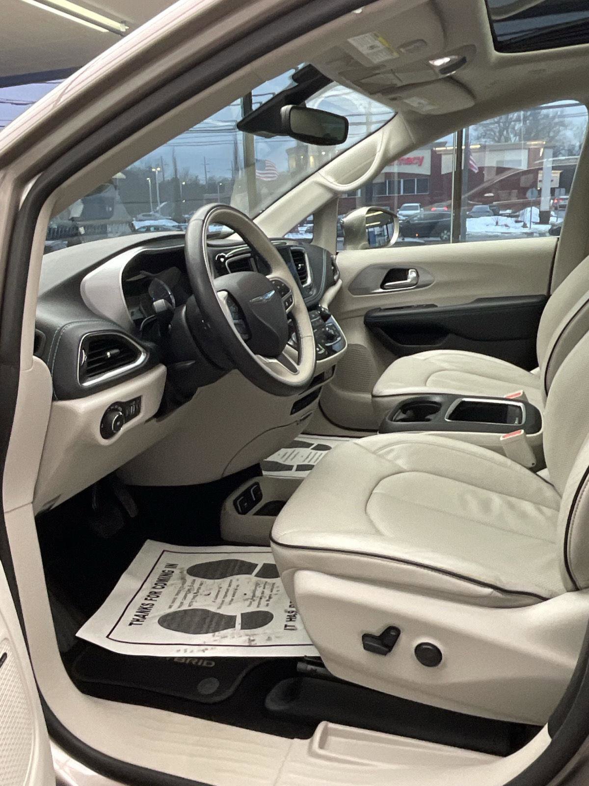 Used 2018 Chrysler Pacifica Limited w/ Advanced Safetytec Group image 29