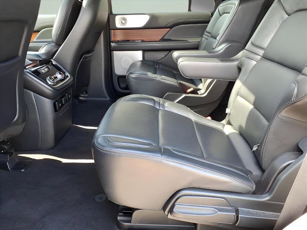 Used 2019 Lincoln Navigator Reserve image 18