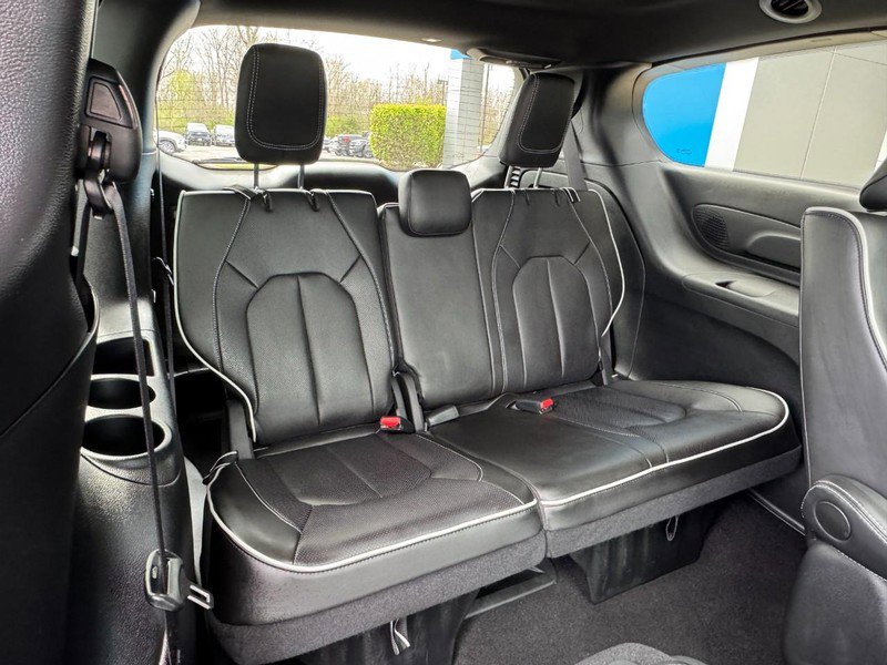 Used 2024 Chrysler Pacifica Premium FWD image 12