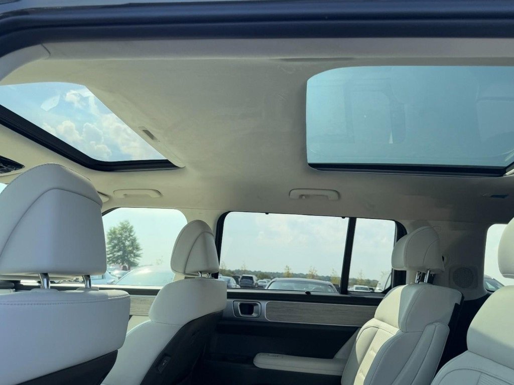 Used 2025 Hyundai Santa Fe Calligraphy image 11