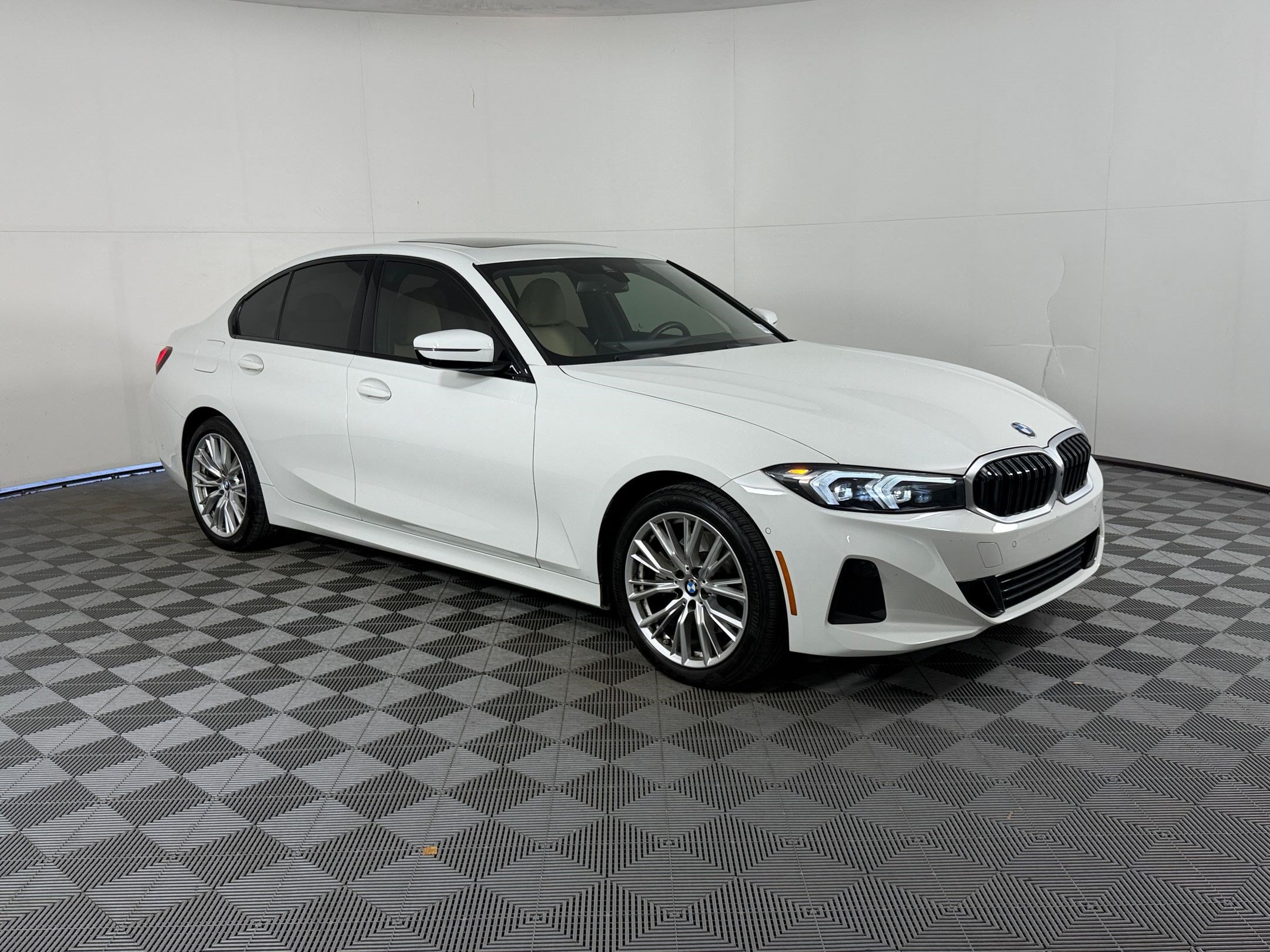 Certified 2023 BMW 330i Sedan w/ Parking Assistance Package RWD image 7