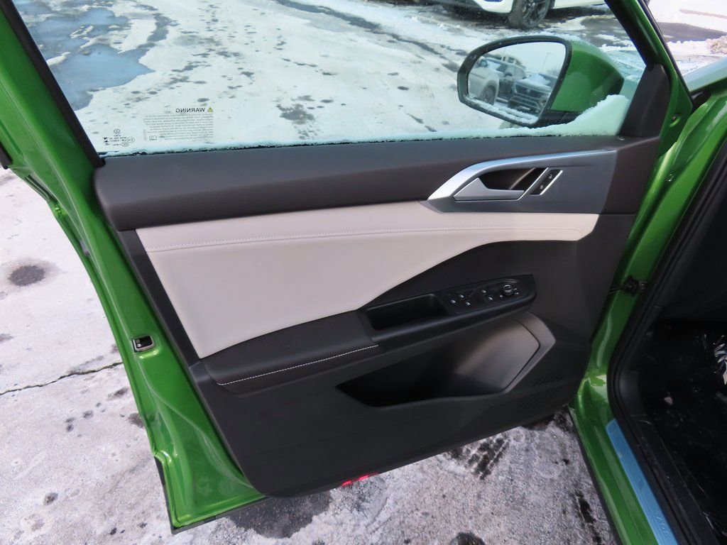 New 2026 Volkswagen Taos SE image 22