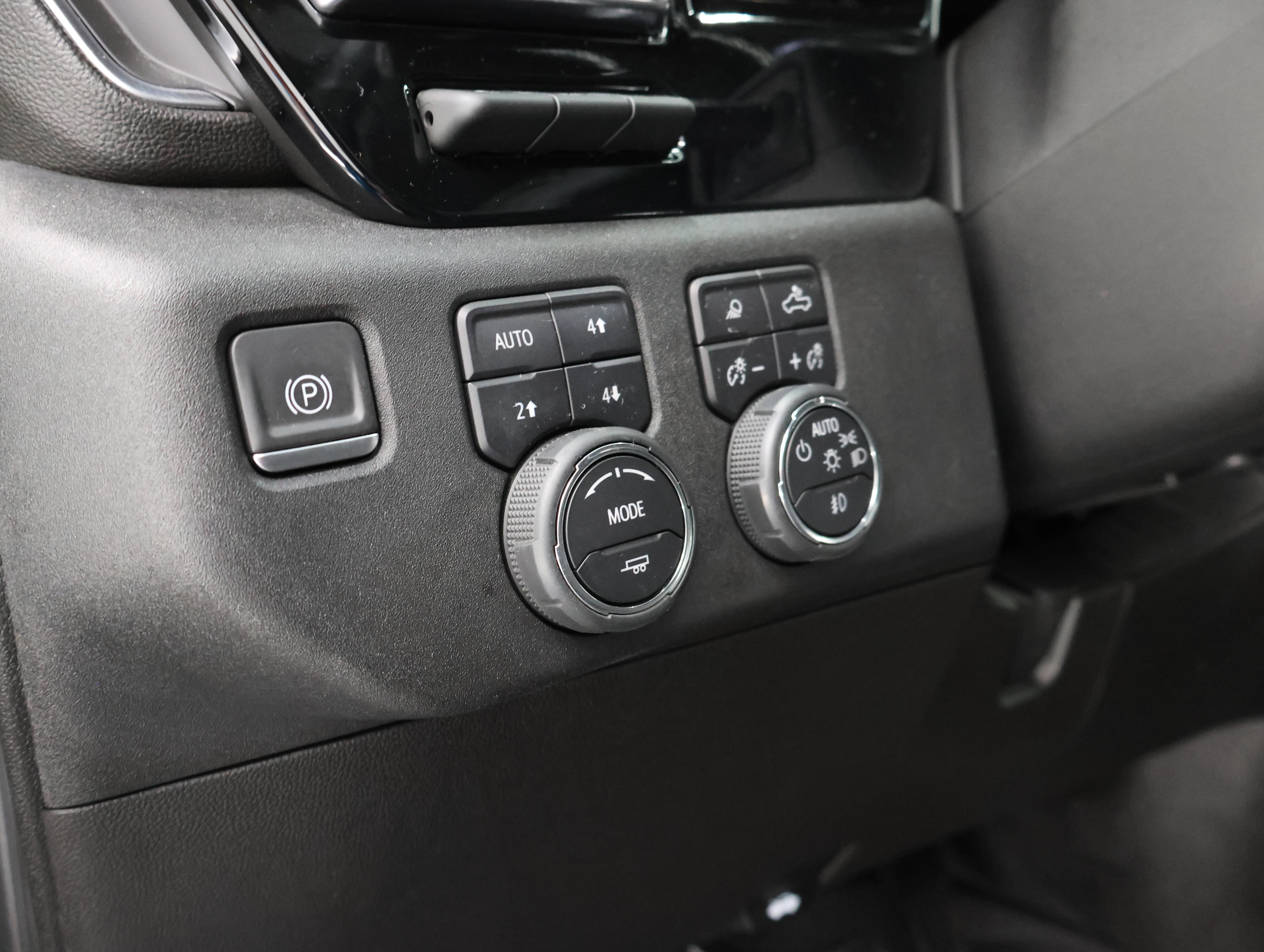 Used 2024 Chevrolet Silverado 2500 LTZ w/ LTZ Premium Package AWD/4WD image 41