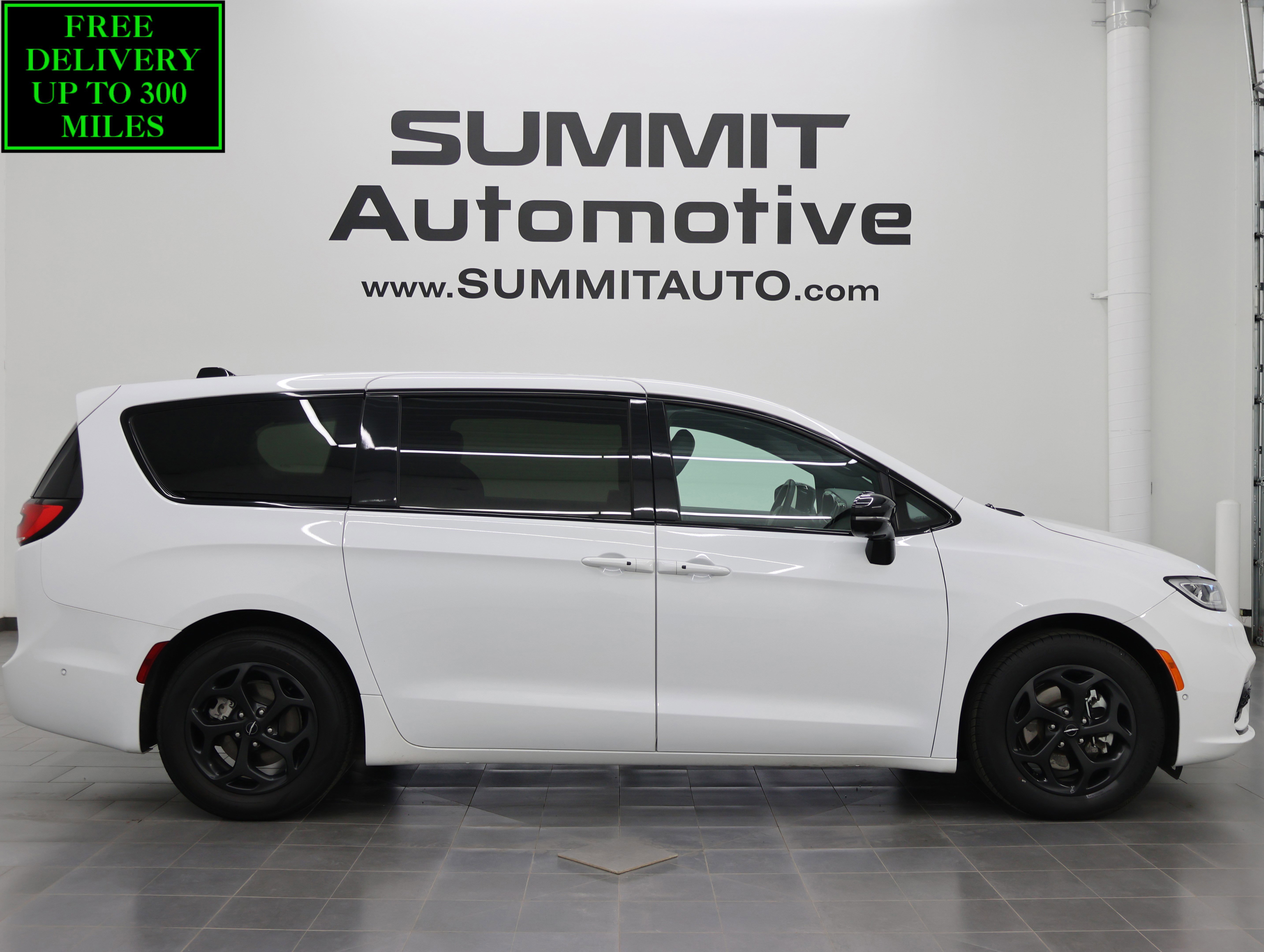 Used 2024 Chrysler Pacifica Limited FWD video 1