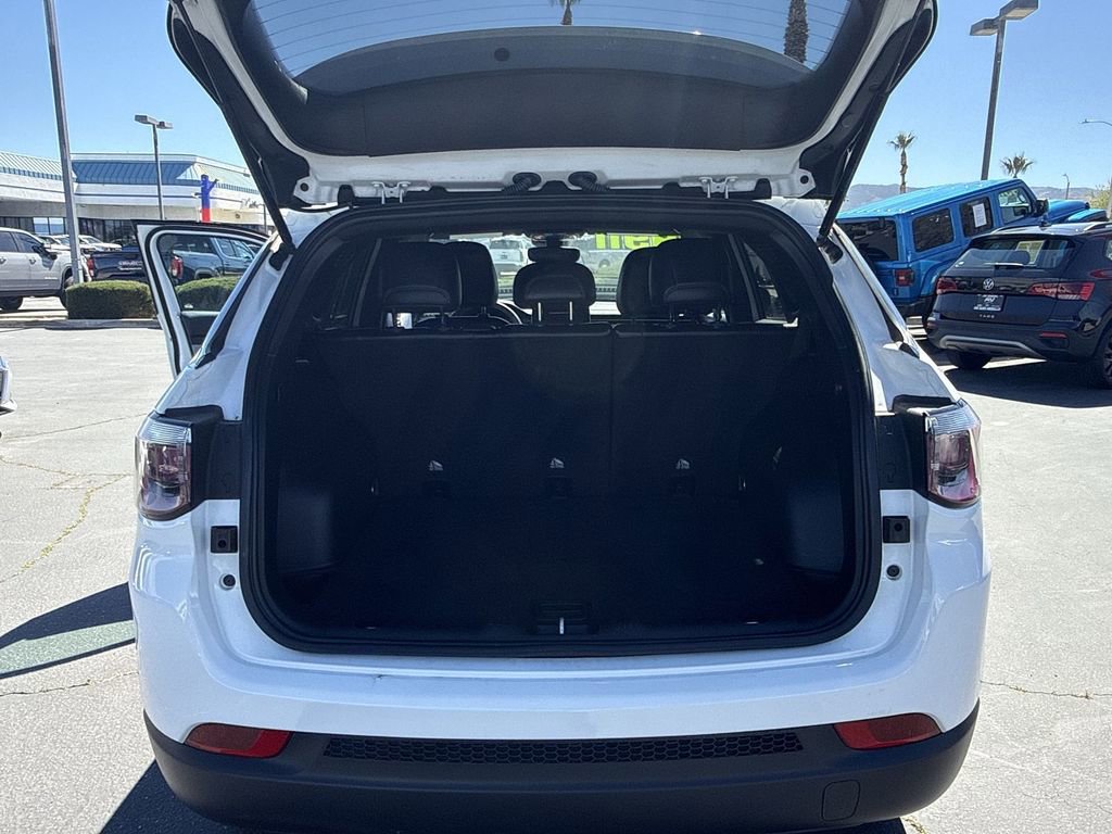 Used 2023 Jeep Compass Latitude image 24