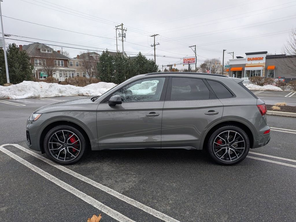 Used 2024 Audi SQ5 Prestige w/ Prestige Package image 4