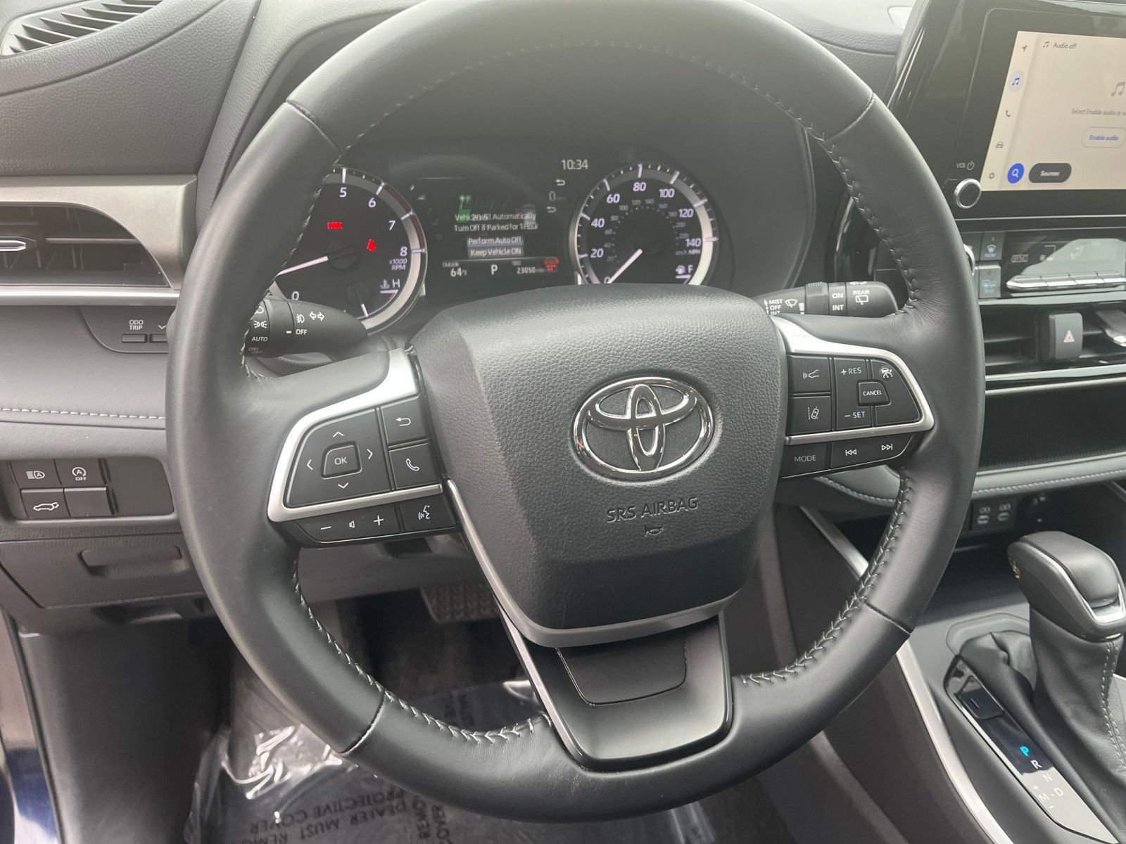 Used 2025 Toyota Highlander LE FWD image 29